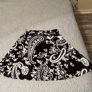 Black and white paisley print skirt